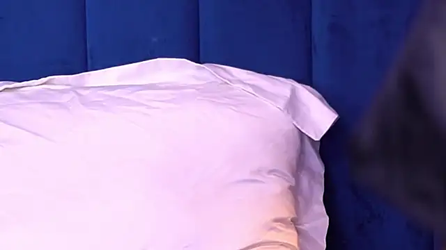 Snapshot of MillaSerene chatting on 10/22/25, 04:34 MillaSerene online show from 10/22/25, 04:34