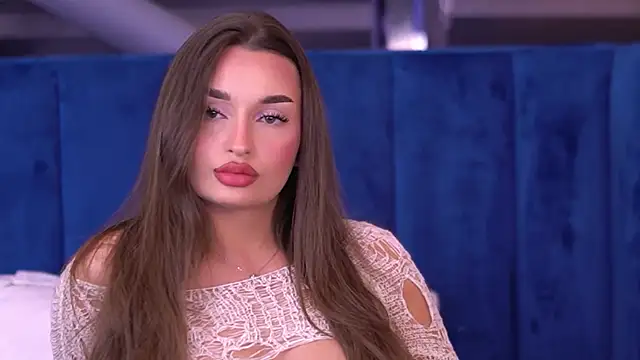 Snapshot of MillaSerene chatting on 10/19/25, 04:26 MillaSerene online show from 10/19/25, 04:26