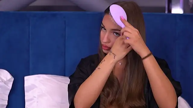 Snapshot of MillaSerene chatting on 10/24/25, 04:33 MillaSerene online show from 10/24/25, 04:33