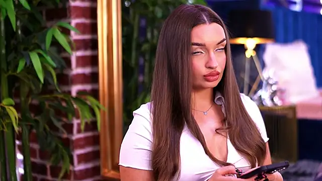 Snapshot of MillaSerene chatting on 11/22/25, 07:29 MillaSerene online show from 11/22/25, 07:29