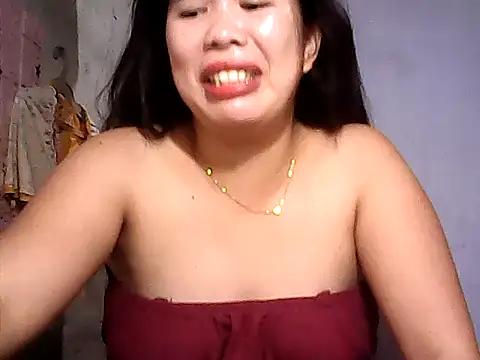 Snapshot of pinaysinglemommm chatting on 06/20/26, 10:42 pinaysinglemommm online show from 06/20/26, 10:42