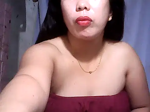 Snapshot of pinaysinglemommm chatting on 07/07/26, 09:18 pinaysinglemommm online show from 07/07/26, 09:18