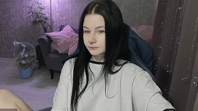 AlinaGreeeen online show from 10/15/25, 07:49