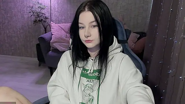 AlinaGreeeen online show from 10/19/25, 05:54