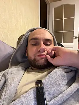 LuckyGirlfriends online show from 10/27/25, 08:32