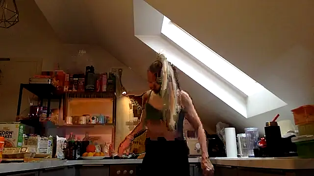 blondi2077 online show from 09/12/25, 01:22