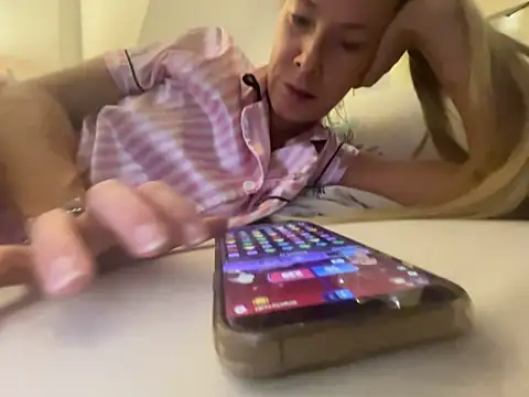blondi2077 online show from 10/26/25, 10:10