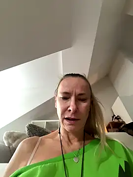 blondi2077 online show from 11/10/25, 08:08