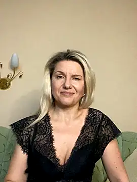 AliceSwan4011 online show from 11/03/25, 04:21