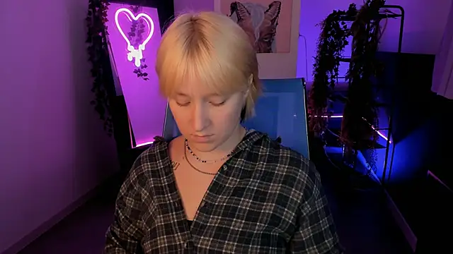 Snapshot of CinBellamy chatting on 09/11/25, 05:51 CinBellamy online show from 09/11/25, 05:51