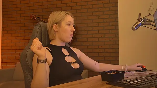 CinBellamy online show from 02/15/26, 04:46