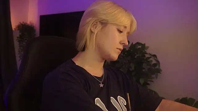 Snapshot of CinBellamy chatting on 10/08/25, 05:53 CinBellamy online show from 10/08/25, 05:53