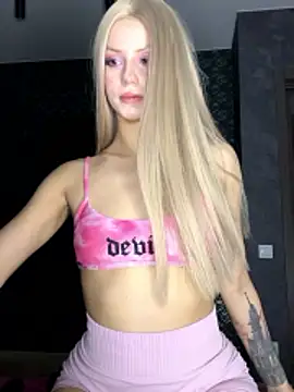 FavoriteKira online show from 03/21/26, 06:12