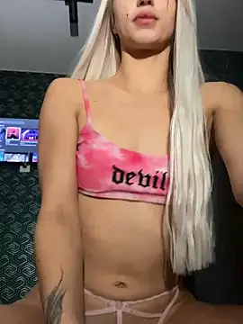 FavoriteKira online show from 10/21/25, 03:11