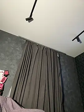 FavoriteKira online show from 11/21/25, 04:39