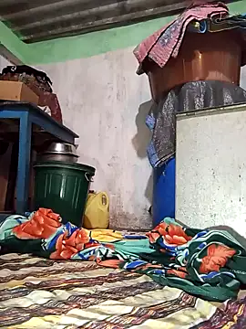 MISS LOVE 001 online show from 12/18/25, 06:23