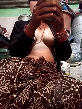 MISS LOVE 001 online show from 11/21/25, 05:01