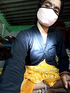 MISS LOVE 001 online show from 10/31/25, 08:55