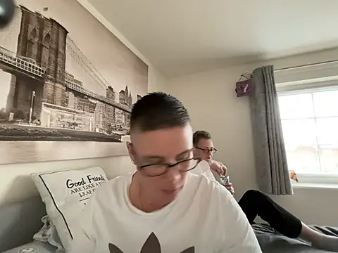 voluptuous-minx online show from 02/15/26, 03:33