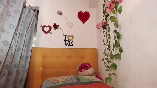 LULU ALANAA  online show from 09/14/25, 03:34