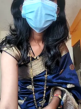 Shivani2002 online show from 11/18/25, 08:06