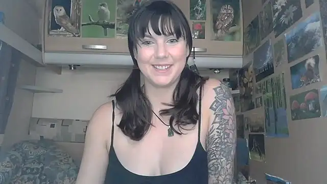 Snapshot of Skye_DD_T chatting on 10/25/25, 08:46 Skye DD T online show from 10/25/25, 08:46