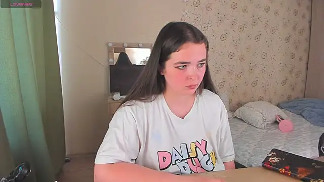 Snapshot of Alice_next_door chatting on 06/15/26, 01:22 Alice next door online show from 06/15/26, 01:22