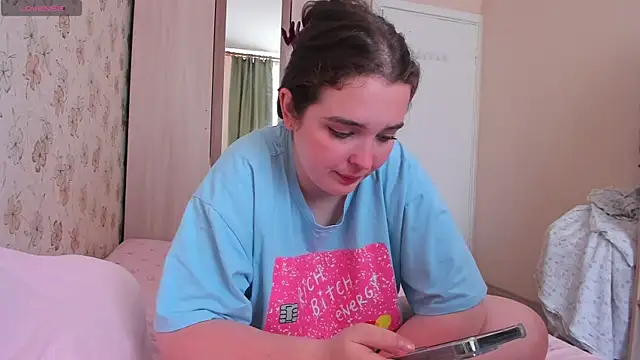 Snapshot of Alice_next_door chatting on 06/30/26, 12:27 Alice next door online show from 06/30/26, 12:27