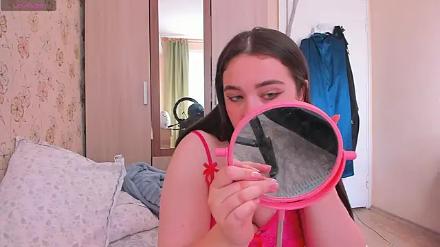 Snapshot of Alice_next_door chatting on 05/29/26, 10:43 Alice next door online show from 05/29/26, 10:43