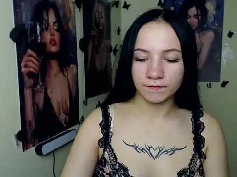 Snapshot of Em7MaA chatting on 11/08/25, 06:55 Em7MaA online show from 11/08/25, 06:55