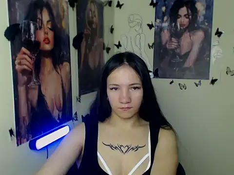 Snapshot of Em7MaA chatting on 10/27/25, 07:20 Em7MaA online show from 10/27/25, 07:20