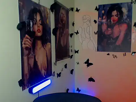 Snapshot of Em7MaA chatting on 12/15/25, 01:28 Em7MaA online show from 12/15/25, 01:28