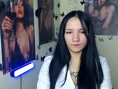 Snapshot of Em7MaA chatting on 10/29/25, 01:21 Em7MaA online show from 10/29/25, 01:21