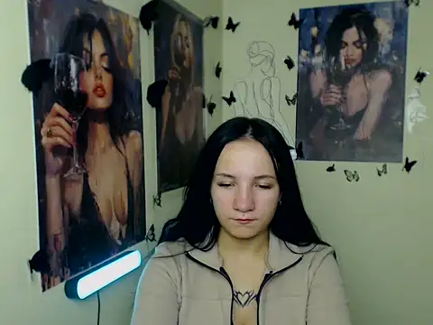 Snapshot of Em7MaA chatting on 11/08/25, 01:31 Em7MaA online show from 11/08/25, 01:31