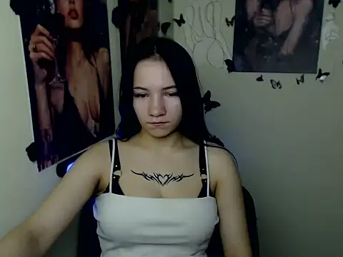 Snapshot of Em7MaA chatting on 12/04/25, 06:56 Em7MaA online show from 12/04/25, 06:56