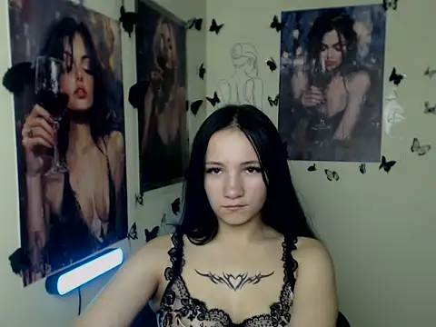 Snapshot of Em7MaA chatting on 11/13/25, 08:13 Em7MaA online show from 11/13/25, 08:13