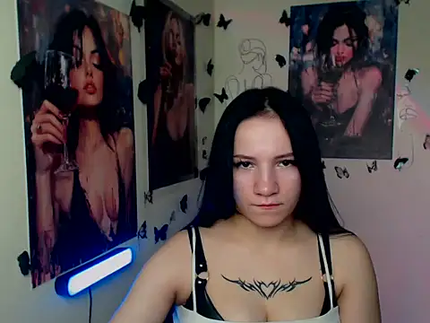 Snapshot of Em7MaA chatting on 11/28/25, 07:14 Em7MaA online show from 11/28/25, 07:14