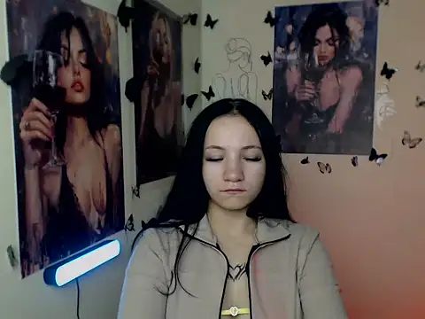 Snapshot of Em7MaA chatting on 11/11/25, 01:17 Em7MaA online show from 11/11/25, 01:17