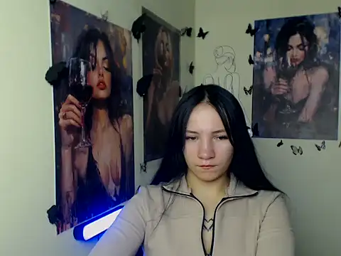 Snapshot of Em7MaA chatting on 10/28/25, 01:10 Em7MaA online show from 10/28/25, 01:10