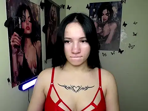 Snapshot of Em7MaA chatting on 10/22/25, 06:07 Em7MaA online show from 10/22/25, 06:07