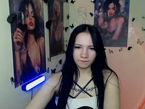 Snapshot of Em7MaA chatting on 12/18/25, 07:13 Em7MaA online show from 12/18/25, 07:13