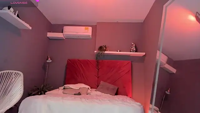 Snapshot of cinnia_ chatting on 02/10/26, 11:31 cinnia online show from 02/10/26, 11:31