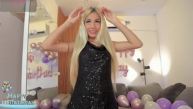 Snapshot of cinnia_ chatting on 02/21/26, 11:23 cinnia online show from 02/21/26, 11:23