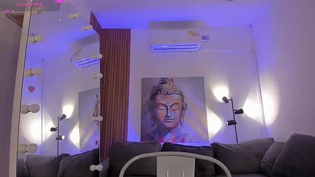 Snapshot of cinnia_ chatting on 02/20/26, 10:39 cinnia online show from 02/20/26, 10:39