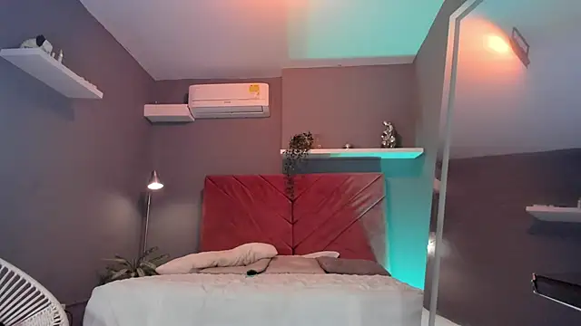 Snapshot of cinnia_ chatting on 02/09/26, 11:30 cinnia online show from 02/09/26, 11:30