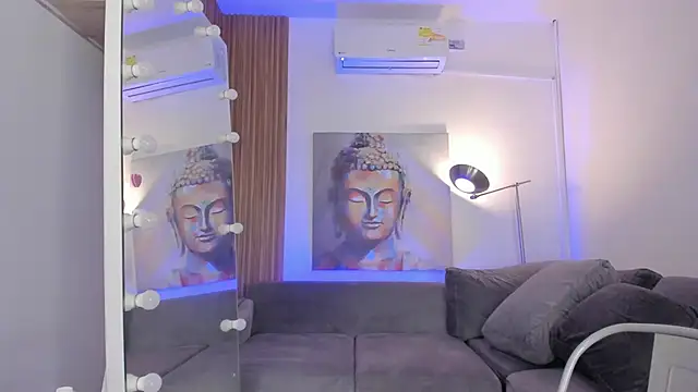 Snapshot of cinnia_ chatting on 02/25/26, 10:59 cinnia online show from 02/25/26, 10:59