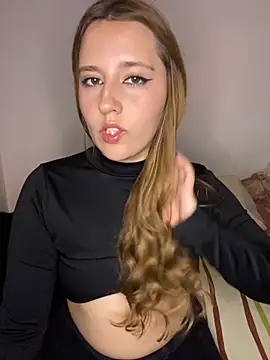 Snapshot of Cutie_blondie chatting on 09/25/25, 08:04 Cutie blondie online show from 09/25/25, 08:04