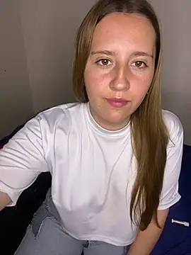 Snapshot of Cutie_blondie chatting on 09/17/25, 08:00 Cutie blondie online show from 09/17/25, 08:00