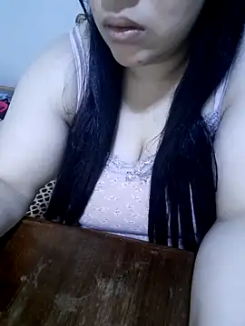 Snapshot of Madam-bezoul- chatting on 10/25/25, 10:21 Madam-bezoul- online show from 10/25/25, 10:21