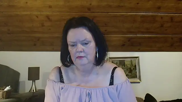 Snapshot of TiffanyMature chatting on 10/18/25, 09:50 TiffanyMature online show from 10/18/25, 09:50
